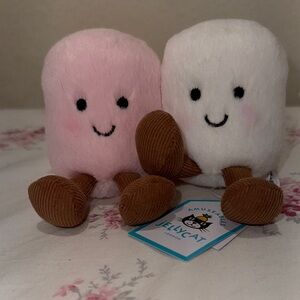 Jellycat Amuseables Pair of
Marshmallows